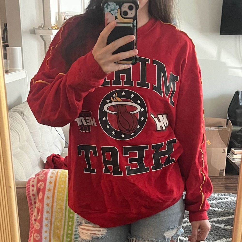 🏀 Vintage Miami Heat Sweatshirt (Women’s Medium)